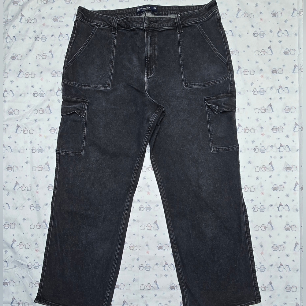 Hollister Women's Ultra High Rise Vintage Baggy Stretch Cargo Jeans Fade Black